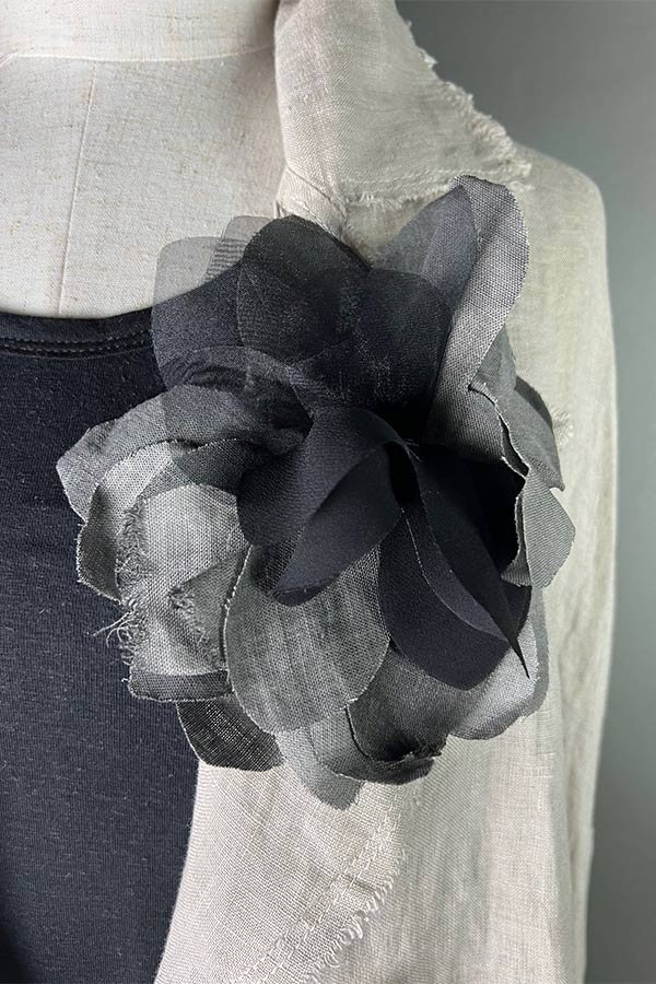 Sanctamuerte Brooch in Anthracite & Black